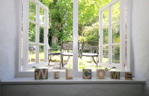 Putsborough Cottage | Putsborough Manor Cottage (4 + Cot) Dogs Tennis Beach Jacuzzi Smart TV wifi