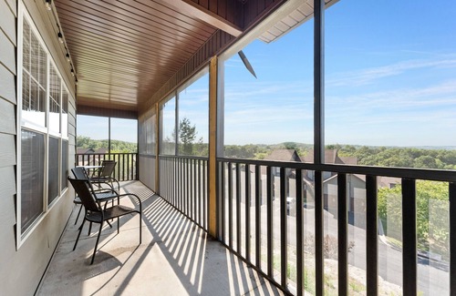 Branson West House | Puttin On The Green 3 Bedroom Villa by RedAwning
