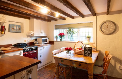 Sudbury Cottage | Putts Cottage - a romantic holiday cottage that sleeps 3 guests in 2 bedrooms