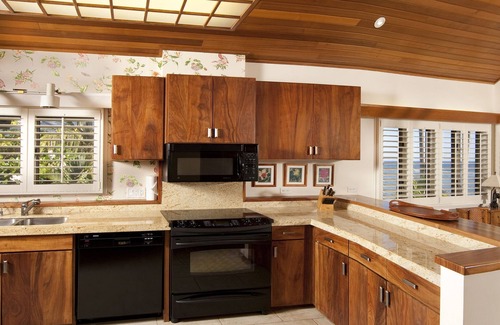 Historic Lahaina Front Street Condo | Puunoa Beach Estates