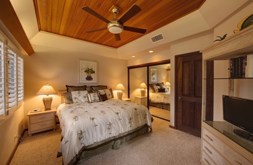 Historic Lahaina Front Street Condo | Puunoa Beach Estates