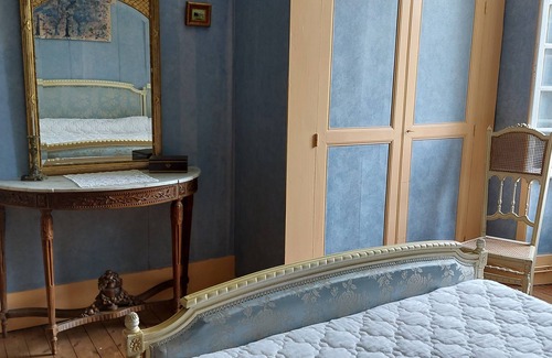 Pouzauges House | Puy du Fou 18 km, Bed and Breakfast in a large house of good character!