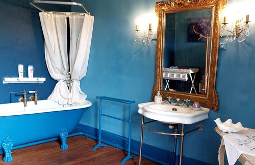 Pouzauges House | Puy du Fou 18 km, Bed and Breakfast in a large house of good character!