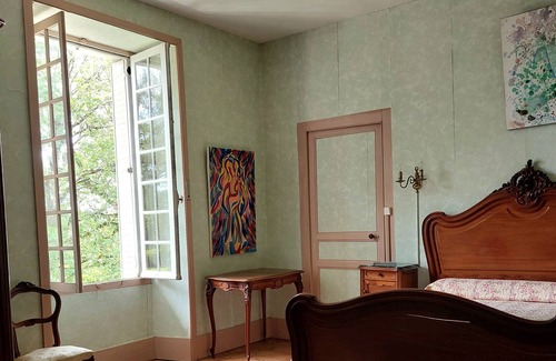 Pouzauges House | Puy du Fou 18 km, Bed and Breakfast in a large house of good character!