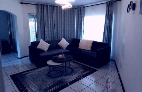 Greater Johannesburg Metropolitan Area House | Pvt Guesthouse 2 hour Stay Booking