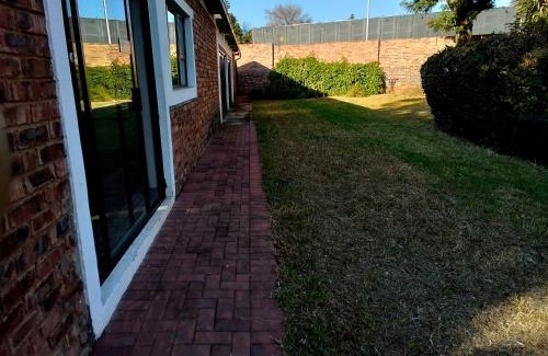 Greater Johannesburg Metropolitan Area House | Pvt Guesthouse 2 hour Stay Booking