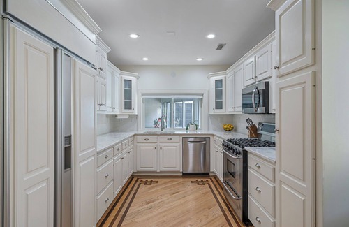 Riverland Terrace House | Pvt Room in 3 BR CHS LUX home on golf course with pool & hot tub