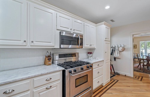 Riverland Terrace House | Pvt Room in 3 BR CHS LUX home on golf course with pool & hot tub