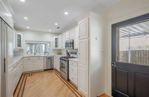 Riverland Terrace House | Pvt Room in 3 BR CHS LUX home on golf course with pool & hot tub