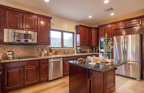 West Sedona Cottage | Pyramid by Avantstay Luxe Sedona Mansion w/Views, 7mins to Downtown