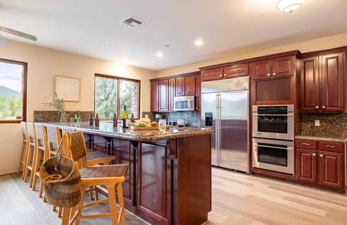 West Sedona Cottage | Pyramid by Avantstay Luxe Sedona Mansion w/Views, 7mins to Downtown