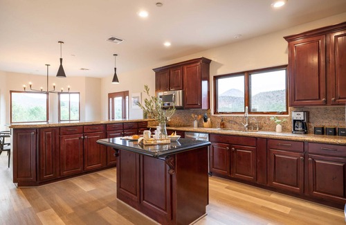 West Sedona Cottage | Pyramid by Avantstay Luxe Sedona Mansion w/Views, 7mins to Downtown