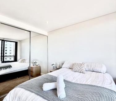 Pyrmont Apartment | Pyrmont Bay - Pool Gym - Free Parking