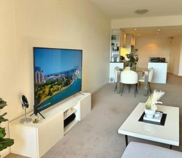 Pyrmont Apartment | Pyrmont Bay - Pool Gym - Free Parking