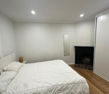 Pyrmont Apartment | Pyrmont NSW - 3 Bedroom Apartment- 8 Guests - NetFlix