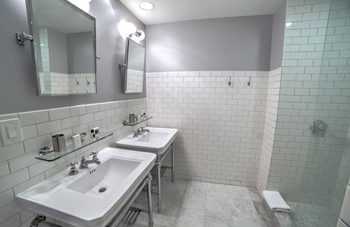 Central Business District Hotel | Q&C Hotel and Bar, New Orleans, Autograph Collection