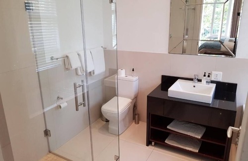 Greater Johannesburg Metropolitan Area Bed & Breakfast | Q on First