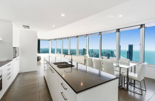 Surfers Paradise Apartment | Q1 Resort & Spa