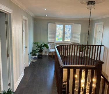 Mississauga House | Q88 luxury Sunny room
