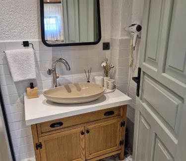 Ayvalik Hotel | Qara Otel