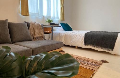 Katsushika Apartment | QH102, Newly renovated hotel, direct access to Ueno, Asakusa, Disneyland, Airport