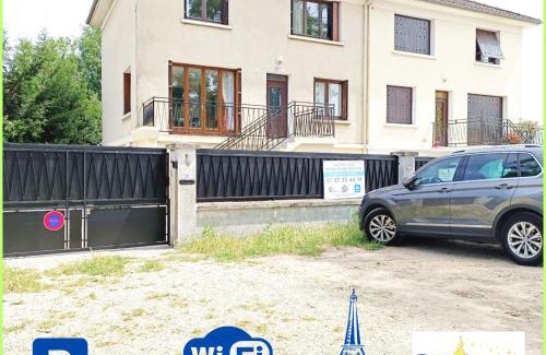 Les Stades Apartment | Qhome 3 - Duplex Cosy entre Paris et Disney - Parking privé