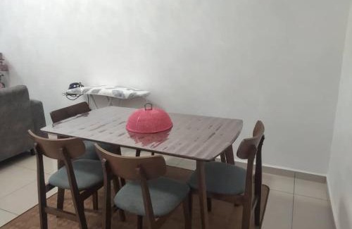 Kampung Jelatang House | QMR Homestay