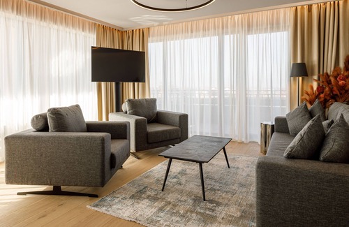 Tractorul Hotel | Qosmo Brasov Hotel