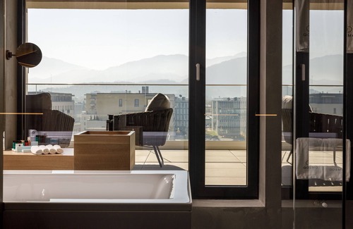 Tractorul Hotel | Qosmo Brasov Hotel