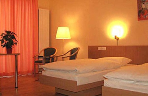 Zahringen Hotel | Quadruple room with toilet and shower - Hotel Classic