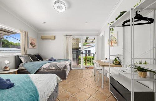 Lidcombe House | Quadruple Ensuite Room - Nearby Stations & Shops