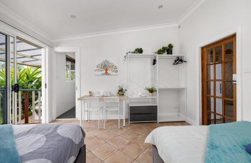 Lidcombe House | Quadruple Ensuite Room - Nearby Stations & Shops