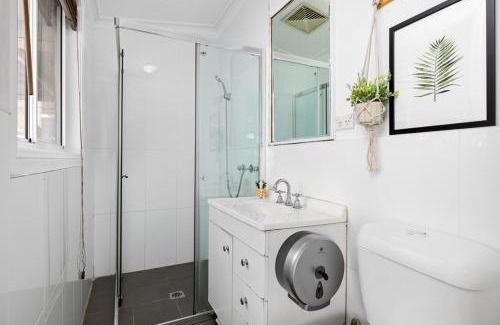 Lidcombe House | Quadruple Ensuite Room - Nearby Stations & Shops