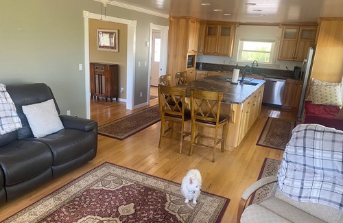 Montague Apartment | Quail Ridge Pool House 1-bedroom. Stunning views Mt Shasta & surrounding valley