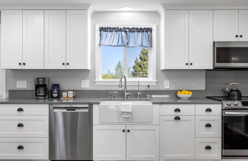 College Place House | Quail Ridge - Views, Pool and Hot tub