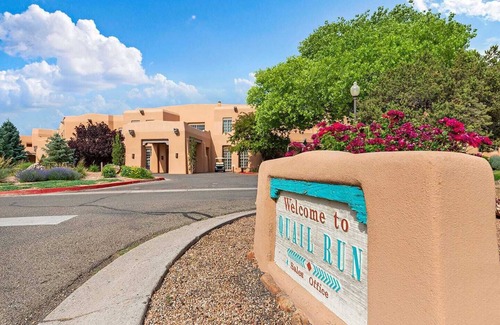 Quail Run House | Quail Run Home Minutes from the Plaza - Pool, Tennis Courts, Golf & More