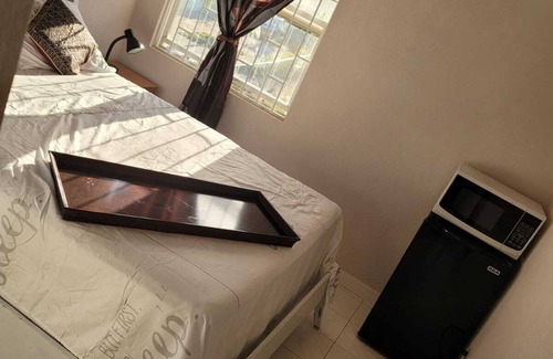 Newton Terrace Apartment | Quaint 1 bedroom- 2 mins from the beach