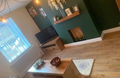Pudsey House | Quaint 1 bedroom cottage in Pudsey, Leeds