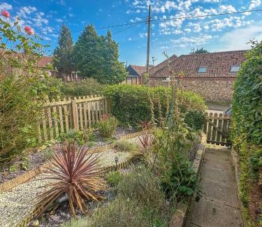 Syderstone House | Quaint 2 bed cottage near North Norfolk Coast - Harpers Cottages