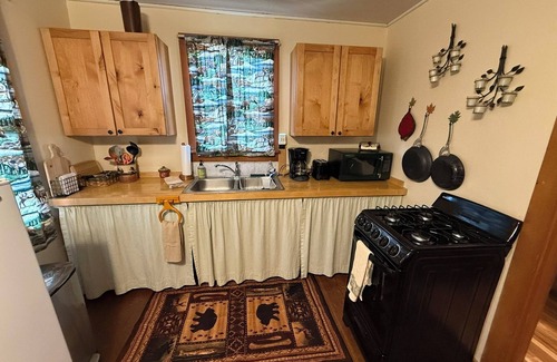 Hayward Cabin | Quaint 2 bedroom cabin on quiet Moose Lake.