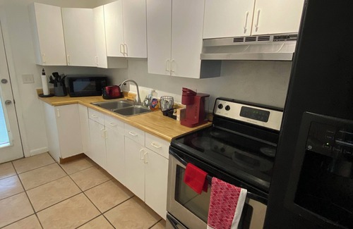 Sanford House | Quaint 2-bedroom house with AC in charming Sanford