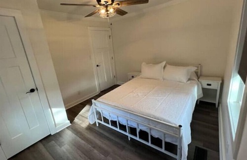 Kannapolis House | Quaint 2-bedroom perfect for a family or friends.