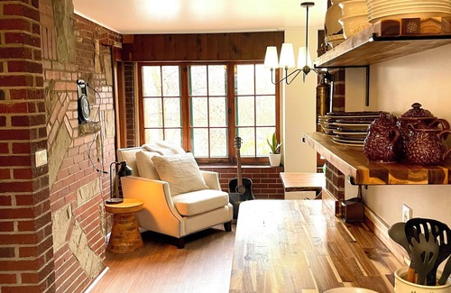 Geneva-on-the-Lake Cottage | Quaint 2br/1ba cottage on private lake w/hot tub. Walk to Lake Erie/GOTL Strip