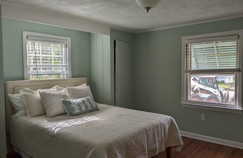 Lake Como House | Quaint 4 bdrm - blocks from Spring Lake & Belmar