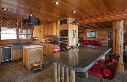 Jackson Hole Cabin | Quaint 4-bedroom cabin with Loft in Jackson with WiFi access