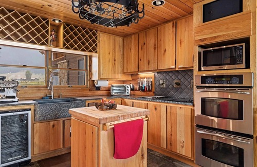 Jackson Hole Cabin | Quaint 4-bedroom cabin with Loft in Jackson with WiFi access