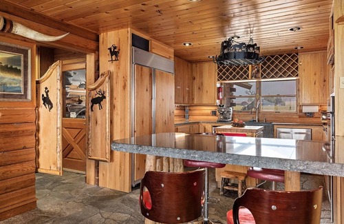 Jackson Hole Cabin | Quaint 4-bedroom cabin with Loft in Jackson with WiFi access