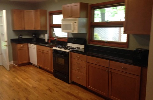 Saugatuck House | Quaint, Affordable Cottage! Walking Distance to Downtown Saugatuck