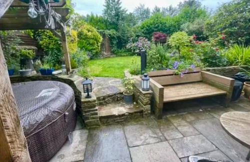 Bury Cottage | Quaint and Cosy Cottage - Manchester