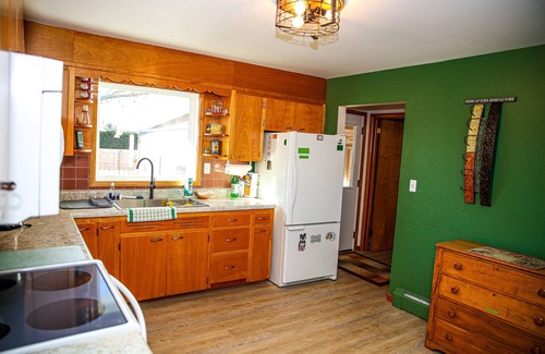 Peru House | Quaint and Cozy Family Home, Great for a Quiet Retreat! 90+ days